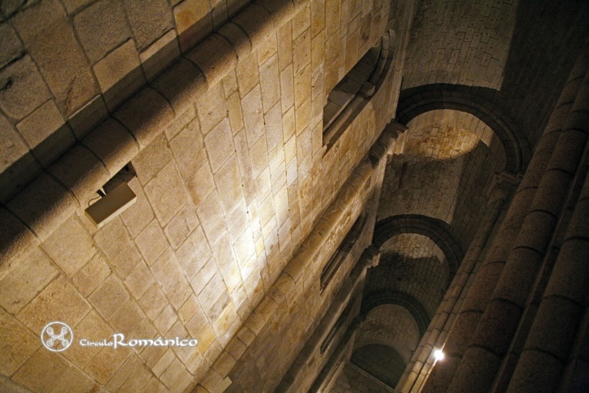 Porto. Sé do Porto. Nave lateral izquierda. Boveda cañon