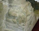 Monçao- Longos Vales. San Xoan de Longos Vales. Interior, basa de columna decorada