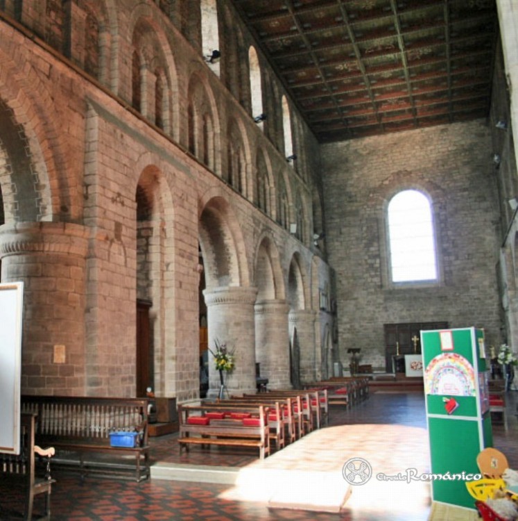 Leominster. Santos Peter y Paul.Vista hacia el altar