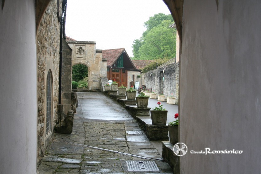 Glastonbury. Iglesia de Santa Maria.Acceso al recinto