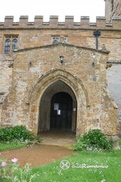 Oxhill. Iglesia de San Lorenzo.Puerta sur