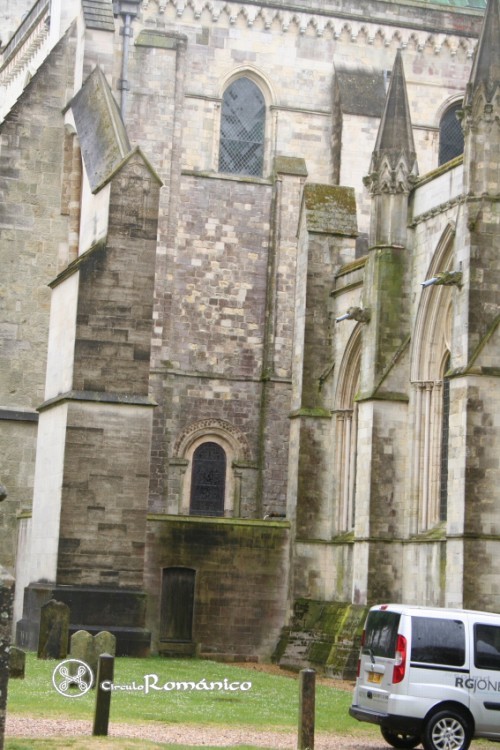 Chichester. Catedral de Santa Maria.Muros