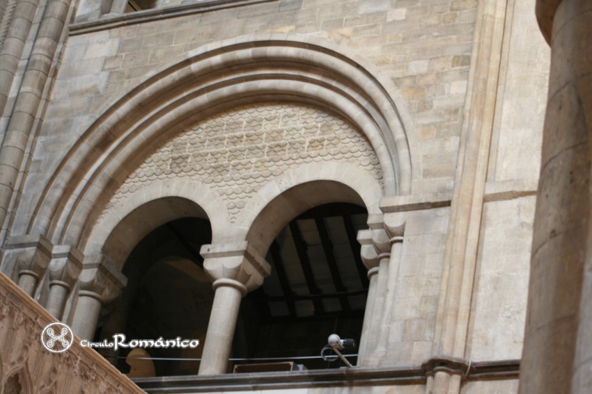 Chichester. Catedral de Santa Maria.Detalle de tribuna
