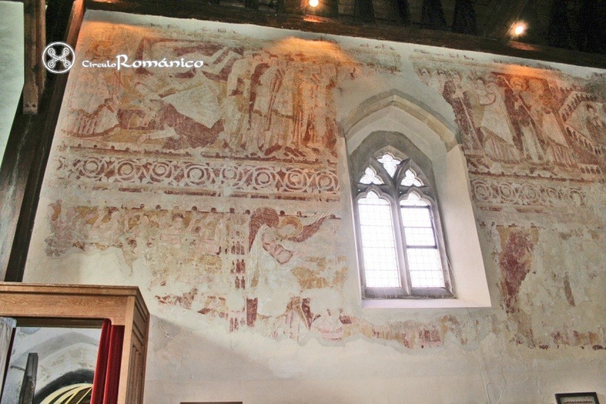 Clayton. Iglesia de San Juan Bautista.Pinturas de la zona alta de la nave