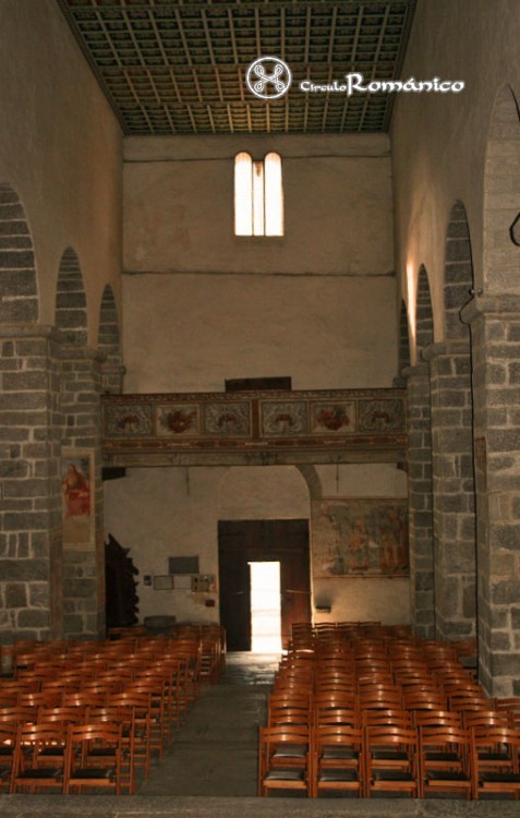 Biasca. San Pedro. Pies del templo