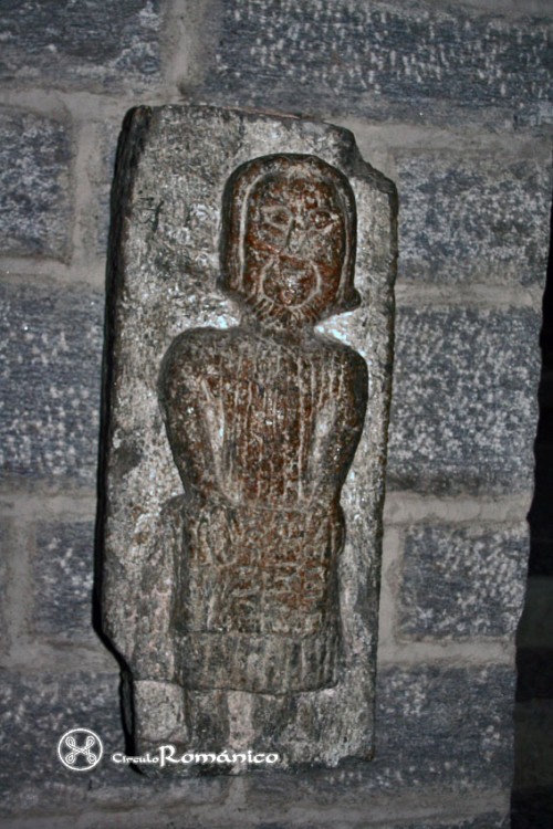 Biasca. San Pedro. Lauda con alto relieve figurado