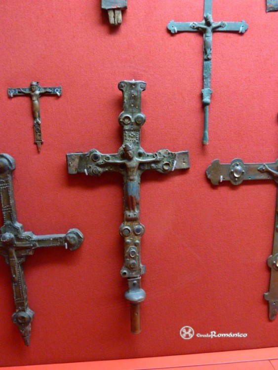 Marés. Otros materiales. Crucifijos