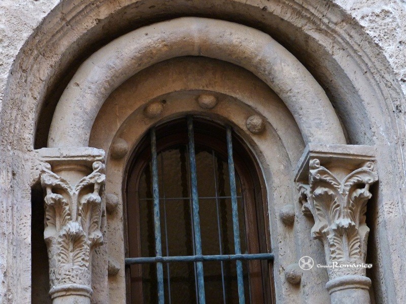 MUHBA. Conventet del Monasterio de Pedralbes. Santa María de Besalú. Detalle de capiteles vegetales