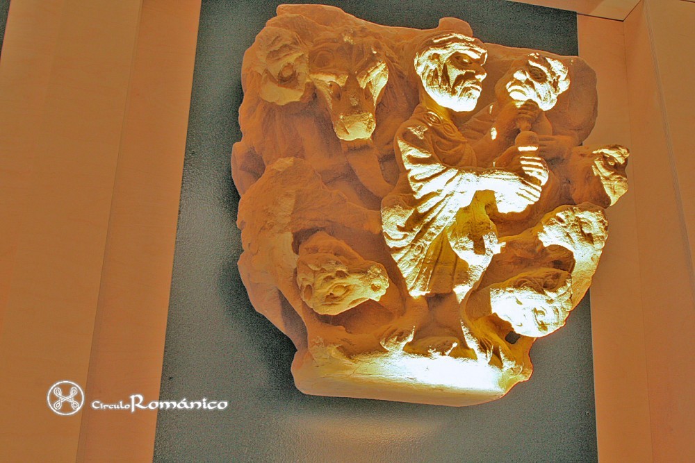 Cabestany. Mº de Reproducciones Artísticas. Capitel figurado